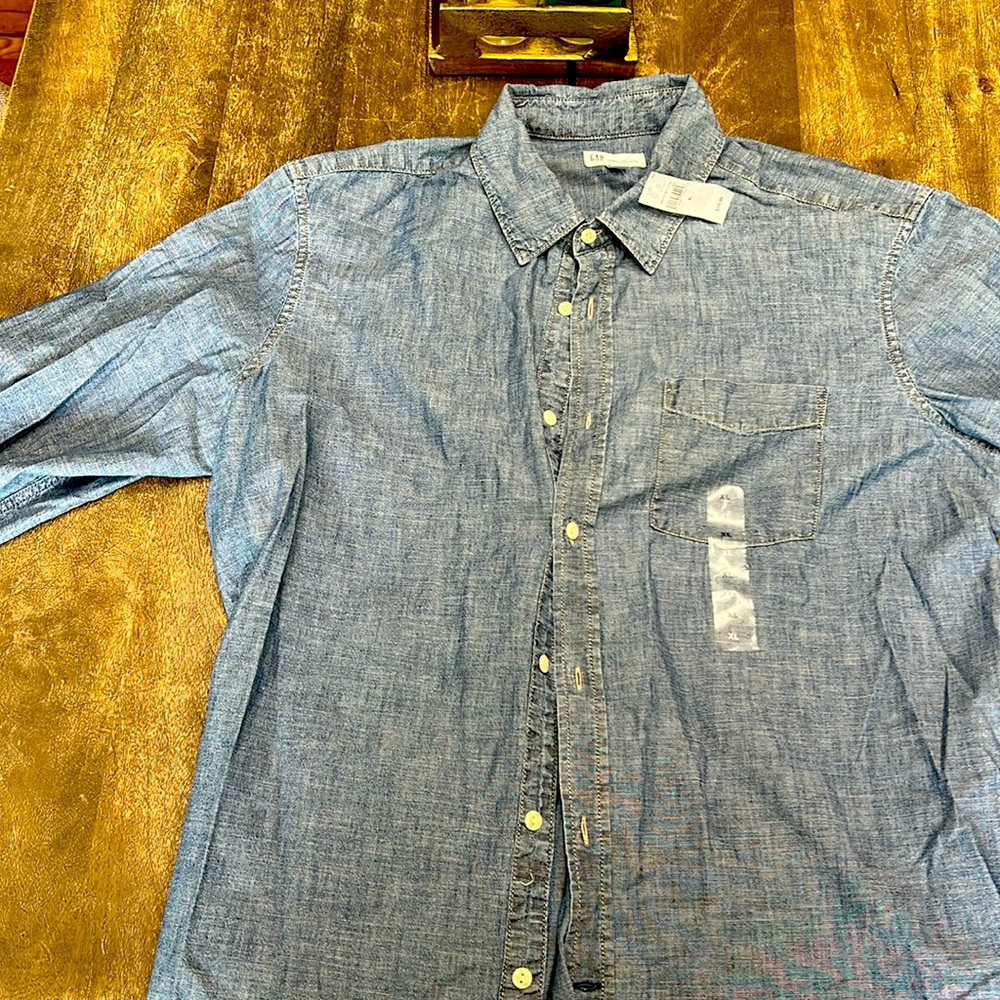 New With Tags. Gap Men’s Chambray Button Down, Size XL
